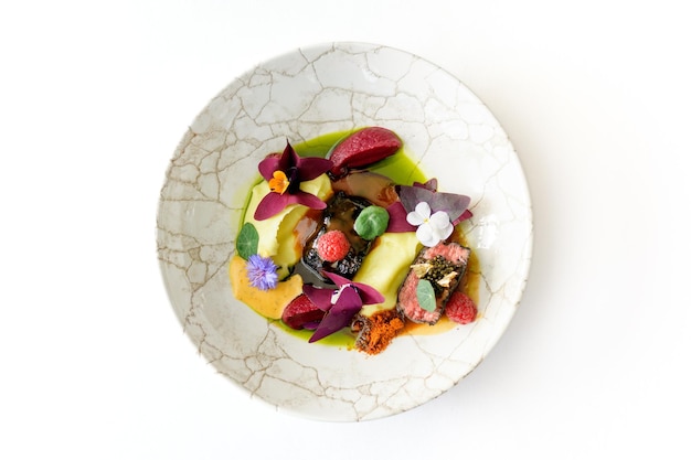 Talerz z przygotowanym daniem